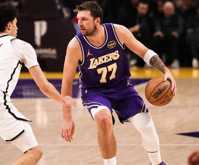 湖人末节爆发逆转篮网 东契奇41分引领胜利