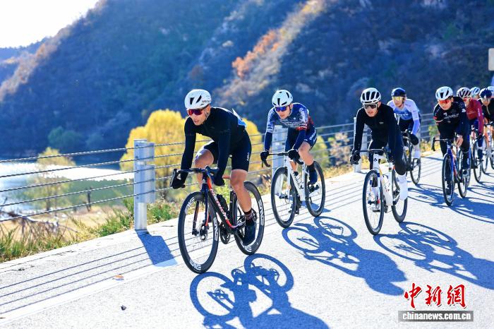 第十届京津冀公路自行车大众挑战赛鸣枪开赛：
