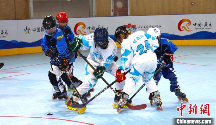 轮滑球赛场上的跨海峡友好互动:两岸青少年在