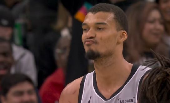 马刺25分大胜火箭 申京防守下滑成关键