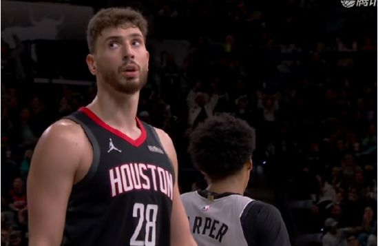 马刺25分大胜火箭 申京防守下滑成关键