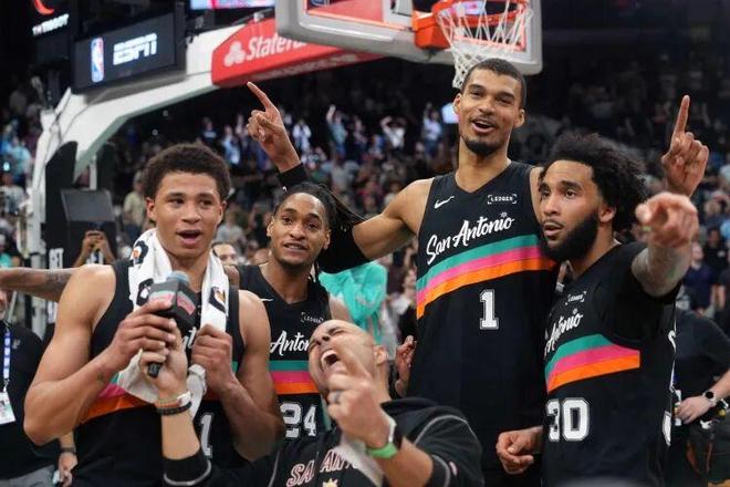 马刺25分大胜火箭 申京防守下滑成关键