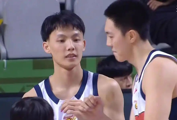 广东男篮首战失利主场迎战北京队期待逆转